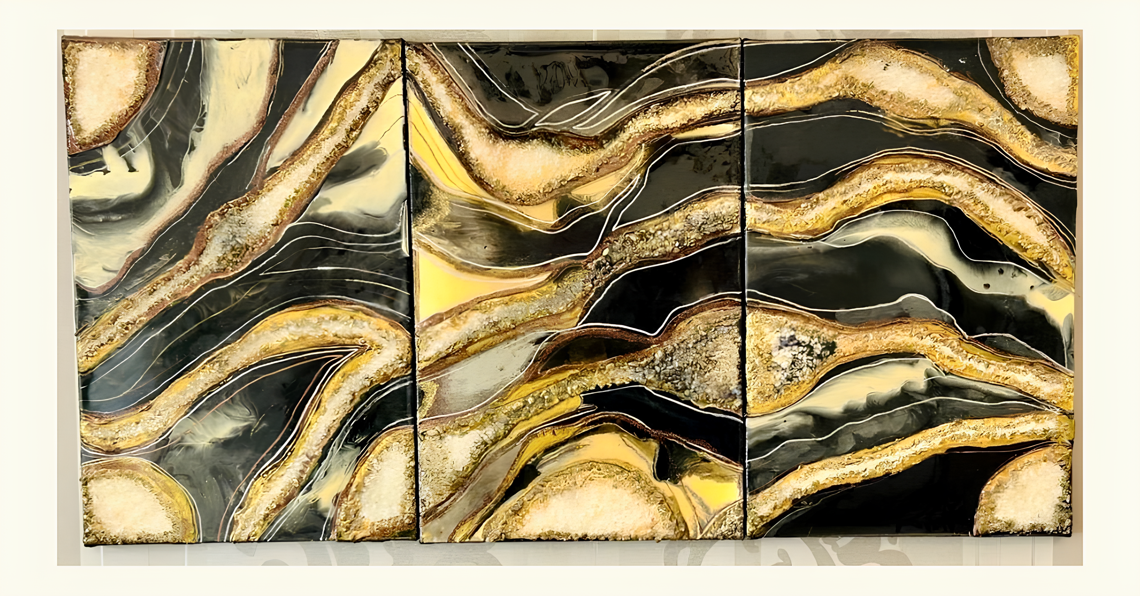 LITHIQUE BY SHWETA